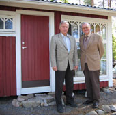 Professor Pavel Marek och Goran Alpsten outside the office of StBK at Hundsjo