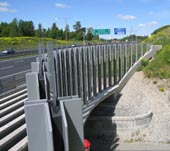 Wall for noise reduction at bridge B708 along E4 at Rotebro